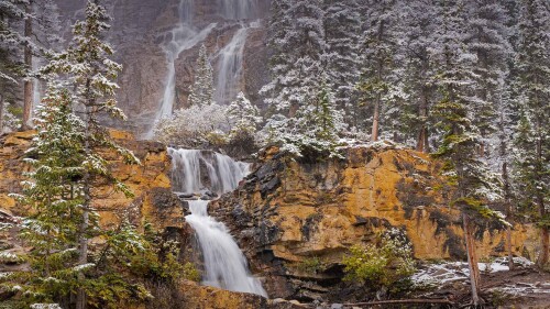 20221207@落基山脉的径流 贾斯珀国家公园纠结溪瀑布，阿尔伯塔省，加拿大