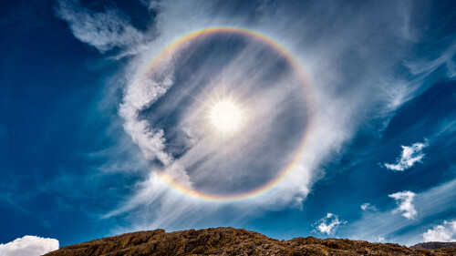 20221221@环绕太阳的彩虹 多洛米蒂山脉安特莫亚湖上的日晕，意大利 UHD