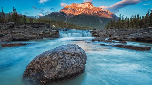 20220530@奔腾不息的自然力量 日落时分的阿萨巴斯卡瀑布，加拿大