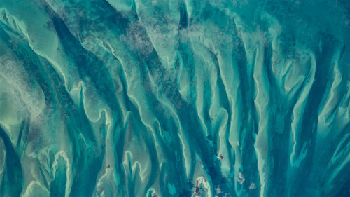 20230128@像极了艺术画作的真实照片 从国际空间站看到的巴哈马周围的蓝绿色水域