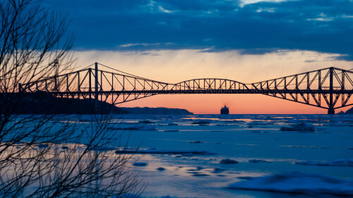 20230501@工程学杰作 横跨圣劳伦斯河下游的魁北克大桥，加拿大 UHD